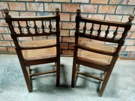 2 antieke houten stoelen (4)